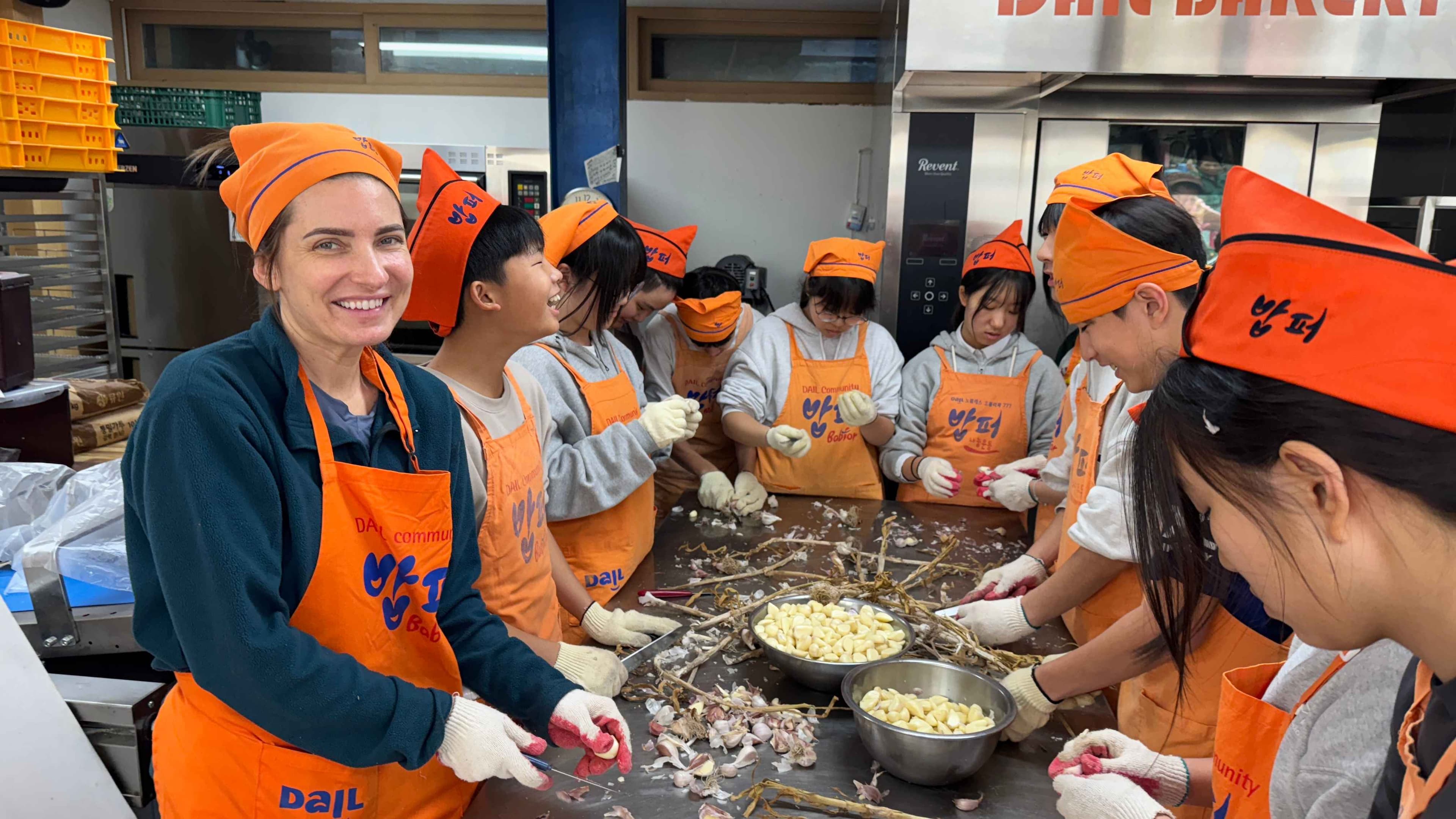Volunteering at a Social Soup Kitchen in Seoul